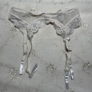 Vintage Y2K Coquette White Lace Garter Belt – Best for M/L